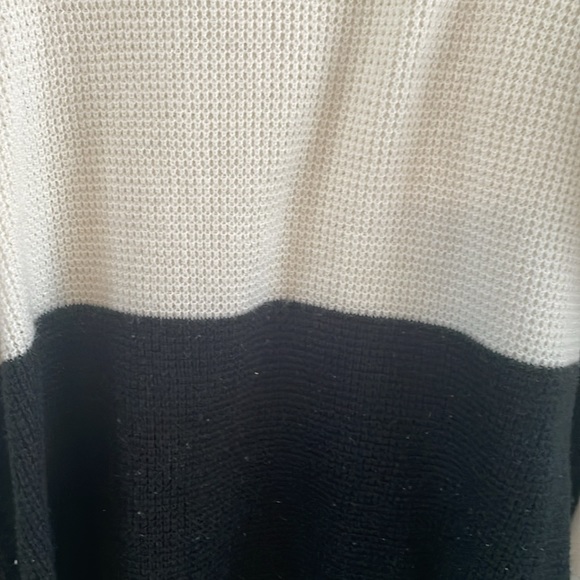 Ana black & white sweater - Picture 3 of 3